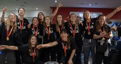Las Leonas llegaron a Argentina con la Copa del Mundo